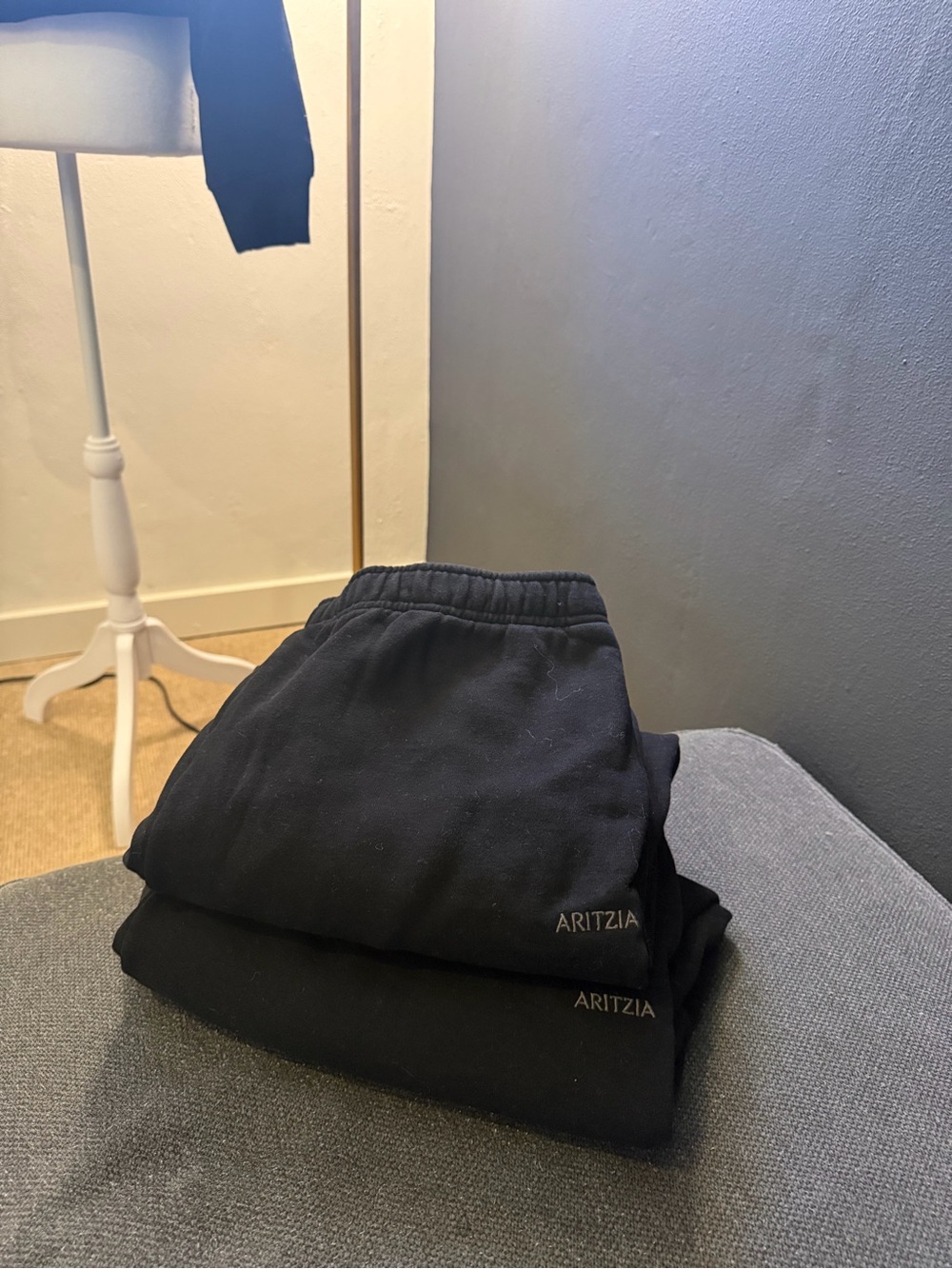 Aritzia  Black Sweatpants - Cozy Everyday Bottoms size L